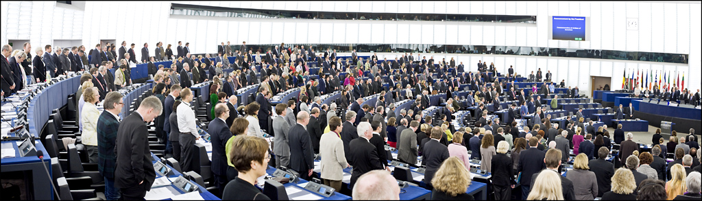 Deputowani uczcili Europejski Dzień Ofiar Terroryzmu minutą ciszy.  © Unia Europejska, [2011] - PE